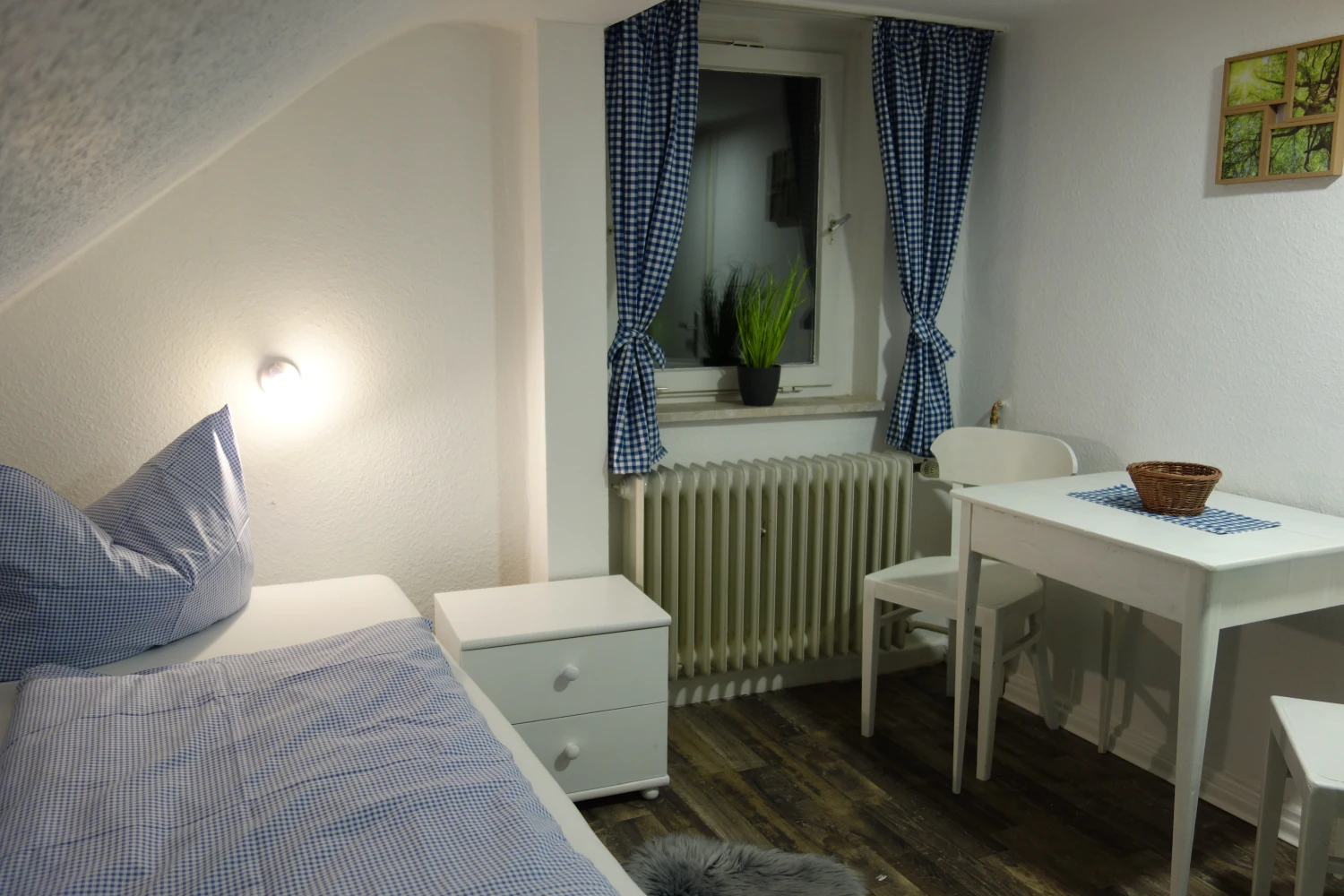 GRUPPENHAUS Zimmer mit ein Einzelbett teilt sich das Bad mit Zimmer 7 teilen