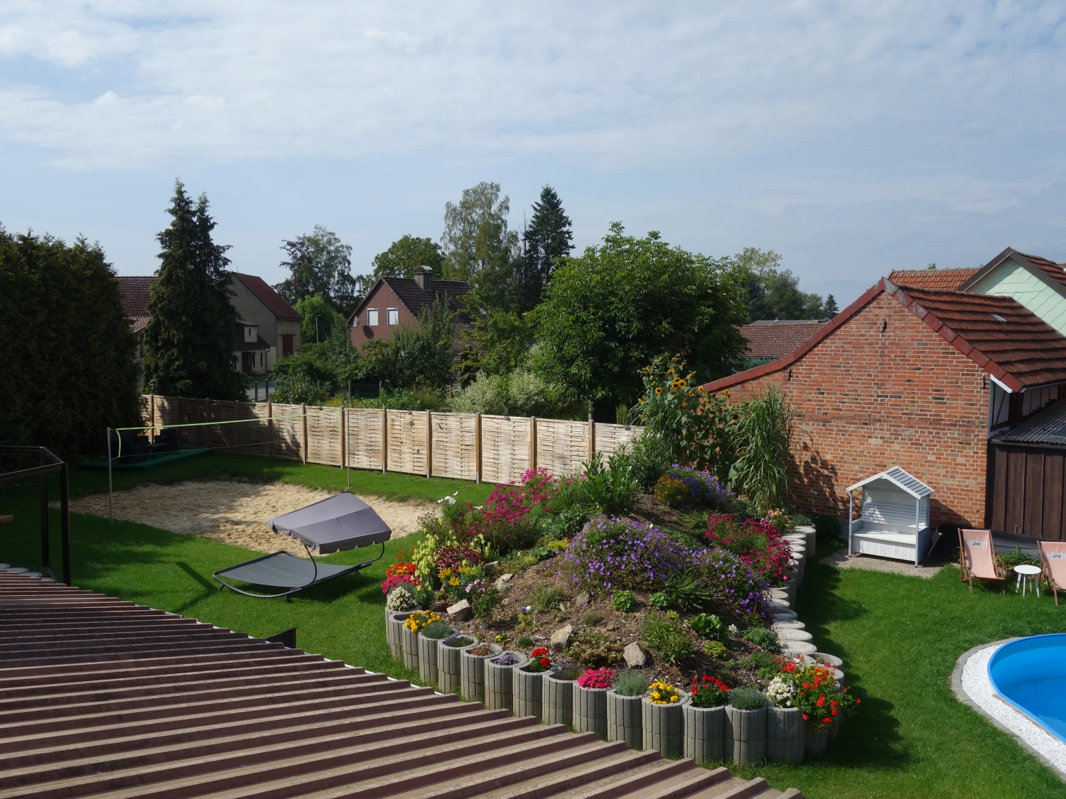 GRUPPENHAUS Außenbereich Garten