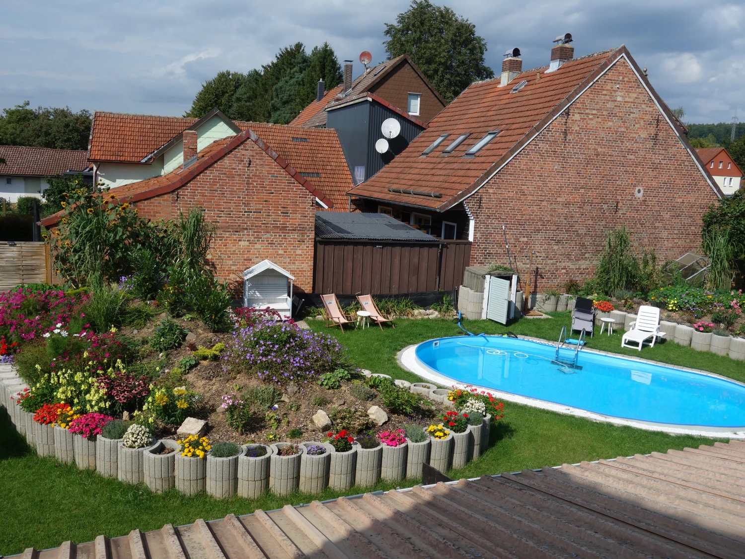 GRUPPENHAUS Außenbereich, Garten, Hof und Pool